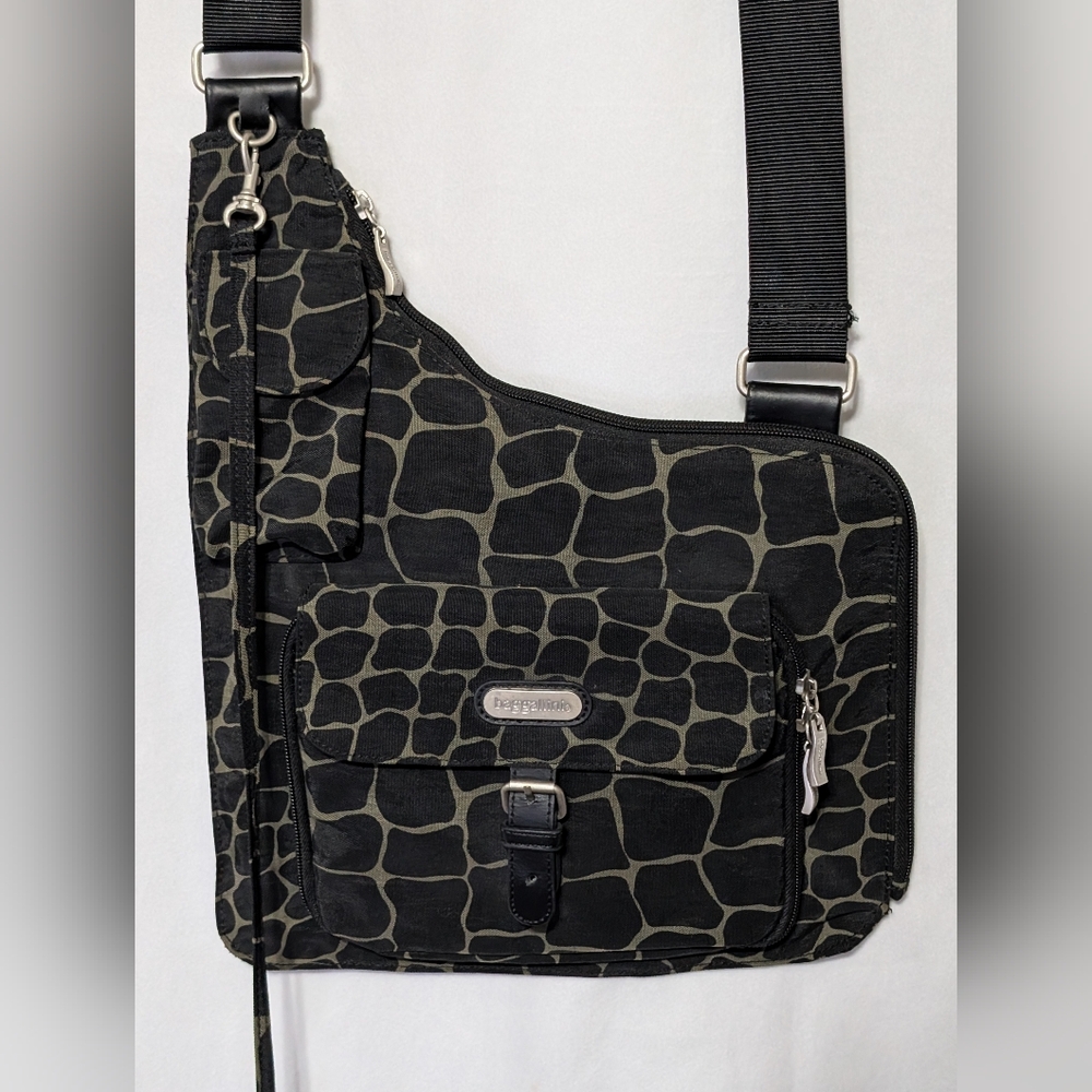 🌷Baggallini Uptown Black and Green Animal Gator Print Crossbody Bag With Wallet